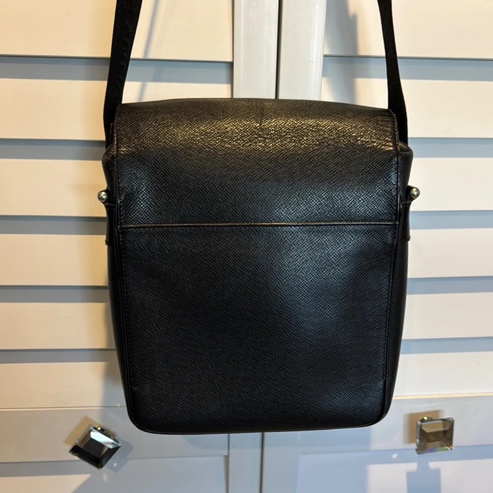 Louis Vuitton Authentic Taiga Yaranga Leather Vintage Bag with Adjustable Strap.